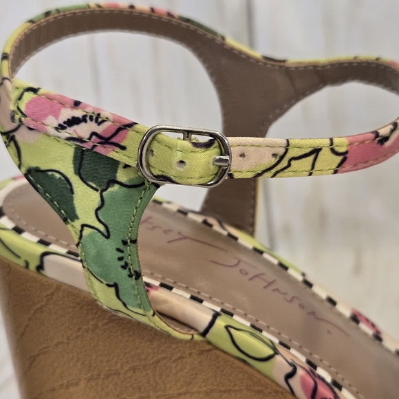 BETSY JOHNSON Floral Green and Pink Platform Heels - Picture 6 of 14